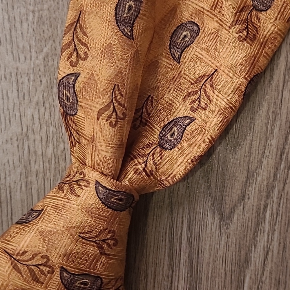 ROBERT‎ TALBOTT Best of Class Gold Abstract Floral Paisley Mens Silk Tie VTG